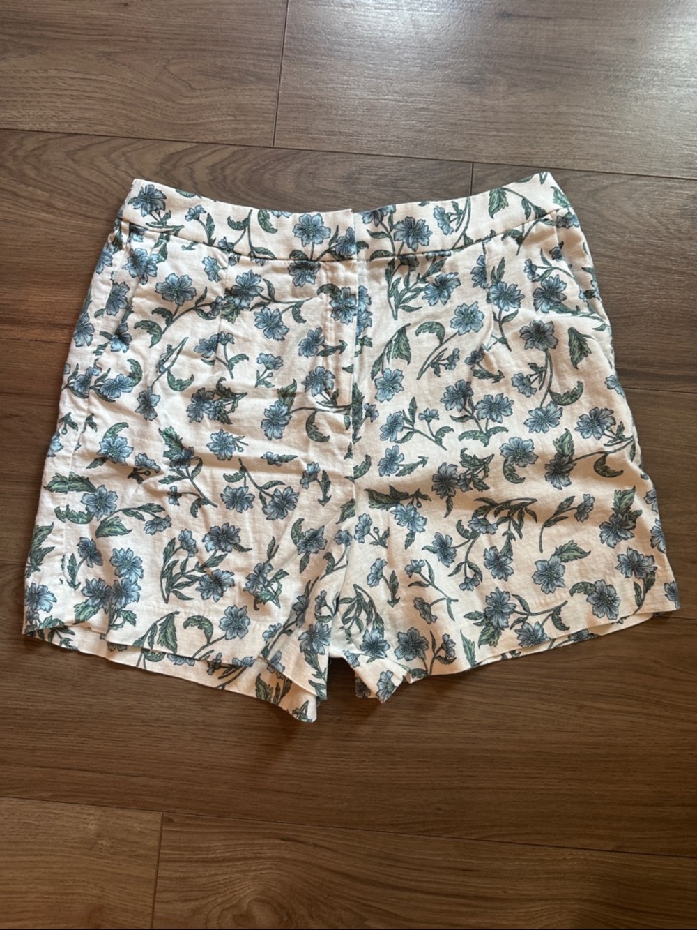 JCrew linen blend shorts in floral pattern. Has pockets!